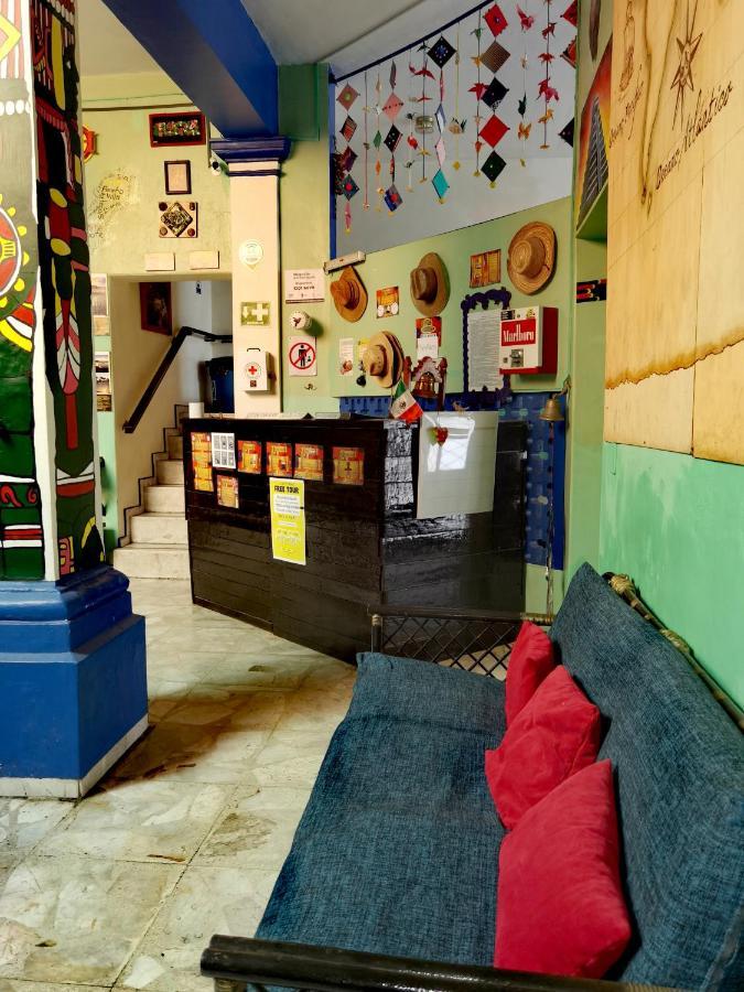 The Roof Backpackers Hotel Guadalajara Exterior photo