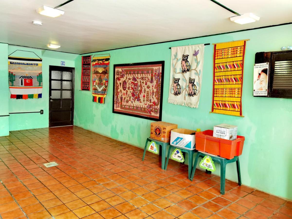 The Roof Backpackers Hotel Guadalajara Exterior photo