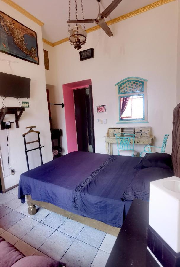 The Roof Backpackers Hotel Guadalajara Exterior photo