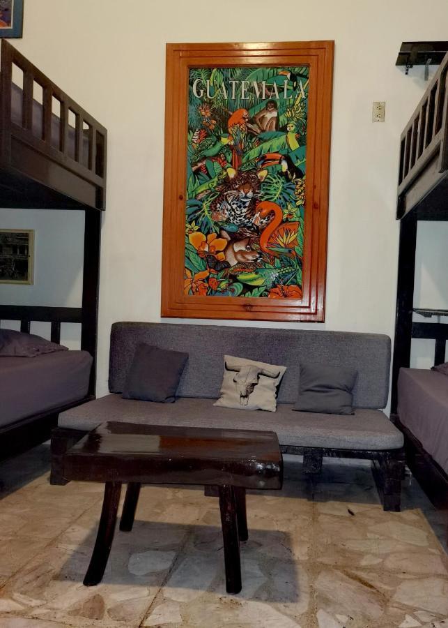 The Roof Backpackers Hotel Guadalajara Exterior photo