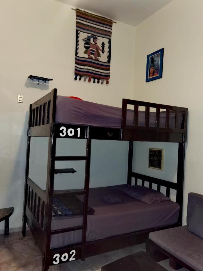 The Roof Backpackers Hotel Guadalajara Exterior photo