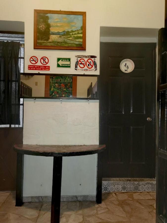 The Roof Backpackers Hotel Guadalajara Exterior photo