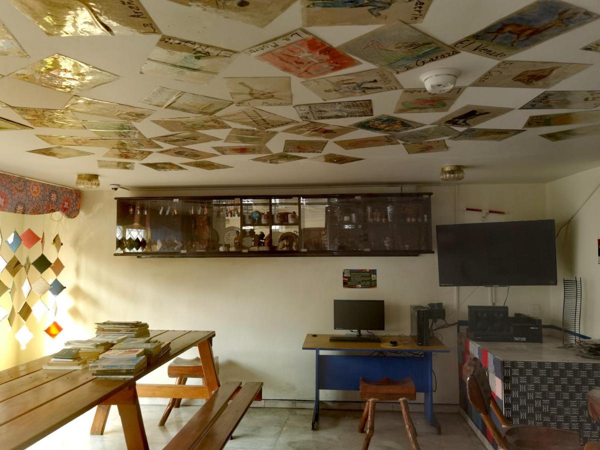 The Roof Backpackers Hotel Guadalajara Exterior photo