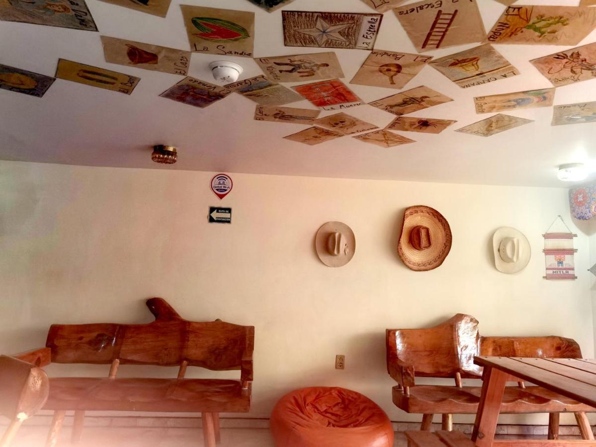 The Roof Backpackers Hotel Guadalajara Exterior photo