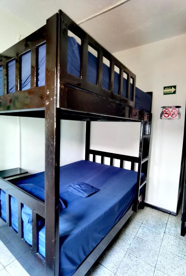 The Roof Backpackers Hotel Guadalajara Exterior photo