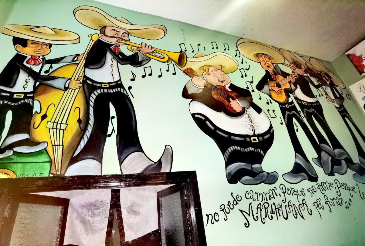 The Roof Backpackers Hotel Guadalajara Exterior photo