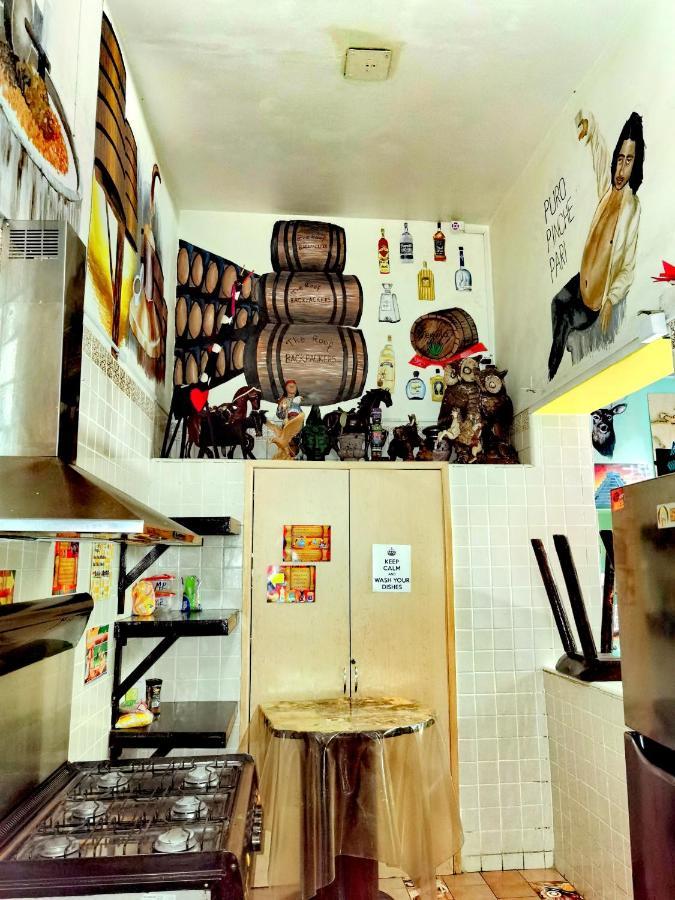 The Roof Backpackers Hotel Guadalajara Exterior photo