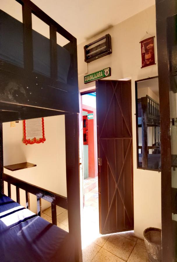 The Roof Backpackers Hotel Guadalajara Exterior photo