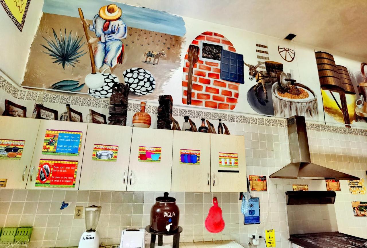 The Roof Backpackers Hotel Guadalajara Exterior photo