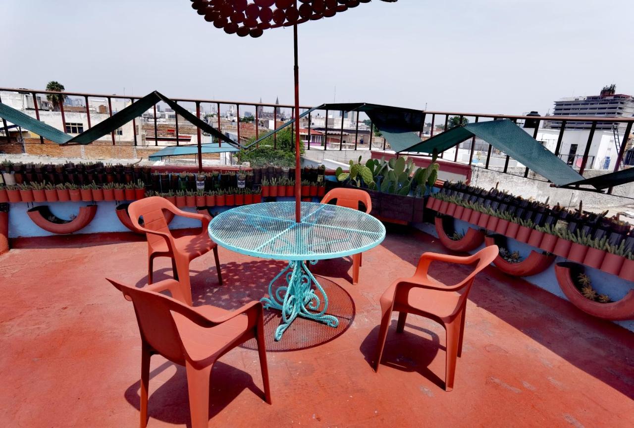 The Roof Backpackers Hotel Guadalajara Exterior photo