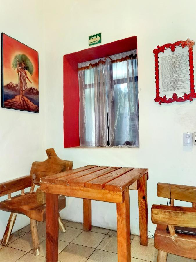 The Roof Backpackers Hotel Guadalajara Exterior photo