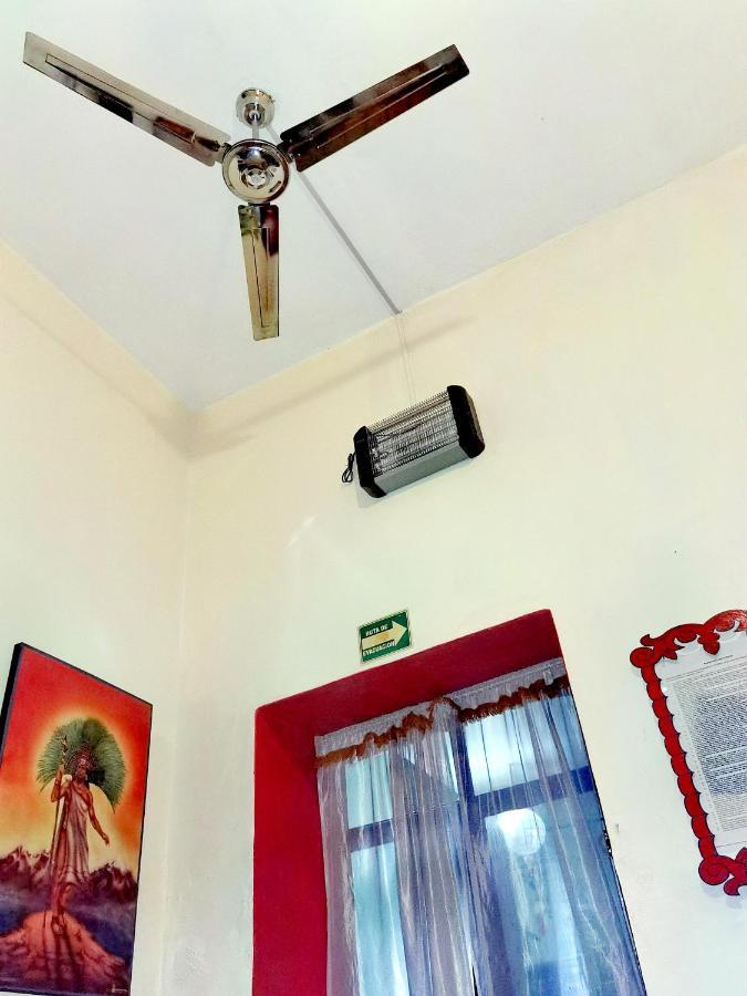 The Roof Backpackers Hotel Guadalajara Exterior photo