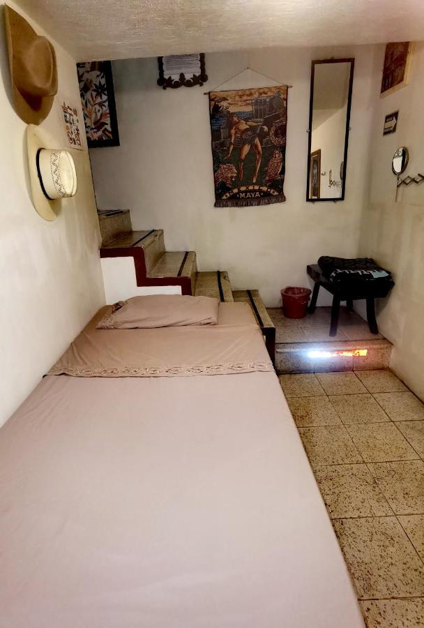 The Roof Backpackers Hotel Guadalajara Exterior photo