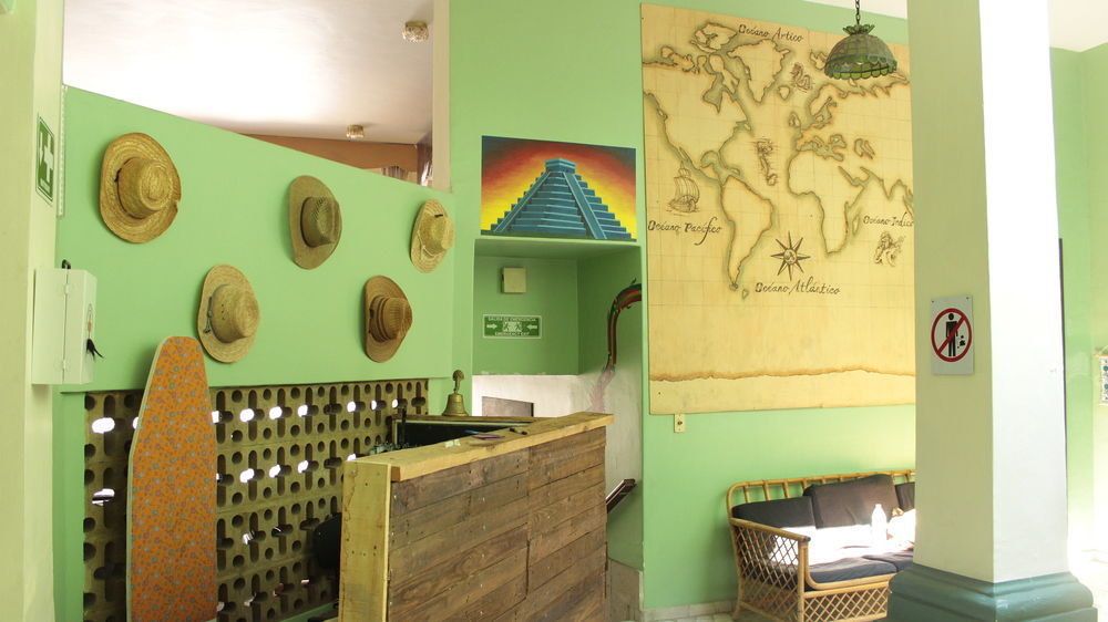 The Roof Backpackers Hotel Guadalajara Exterior photo