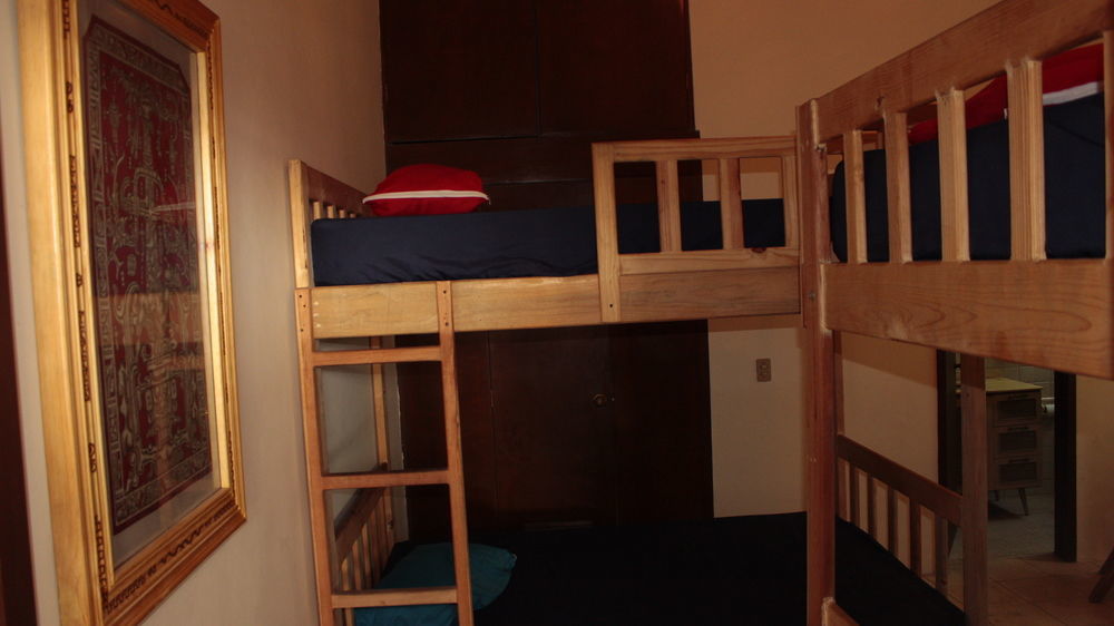 The Roof Backpackers Hotel Guadalajara Exterior photo
